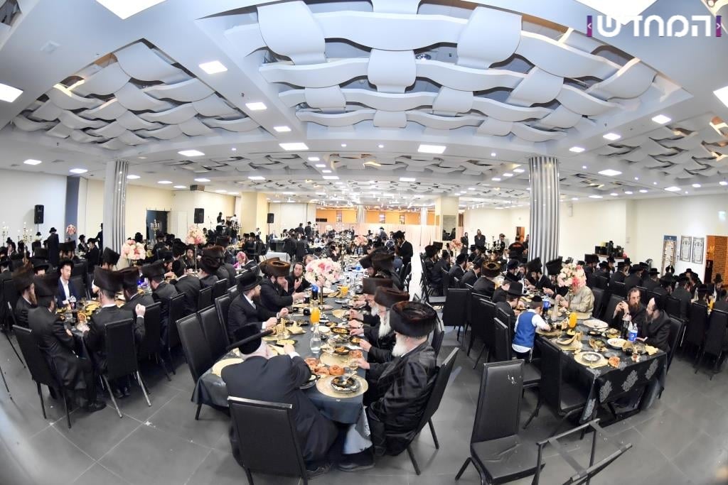 גלריה: הכנסת ספר תורה לקהילת המתמידים