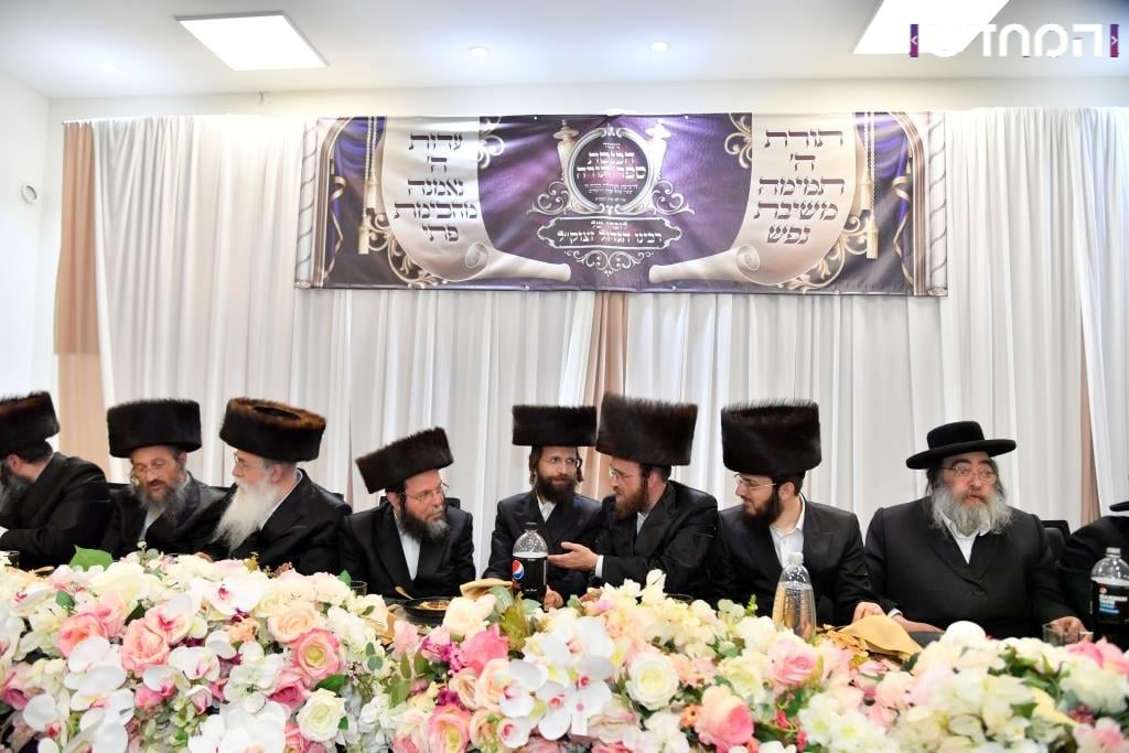 גלריה: הכנסת ספר תורה לקהילת המתמידים