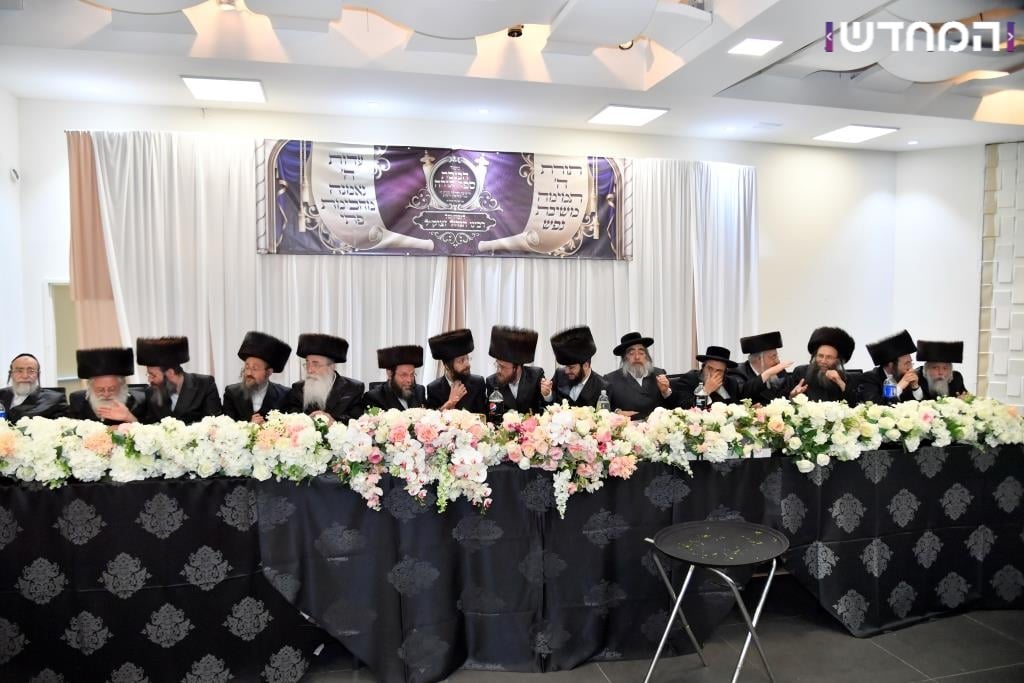 גלריה: הכנסת ספר תורה לקהילת המתמידים