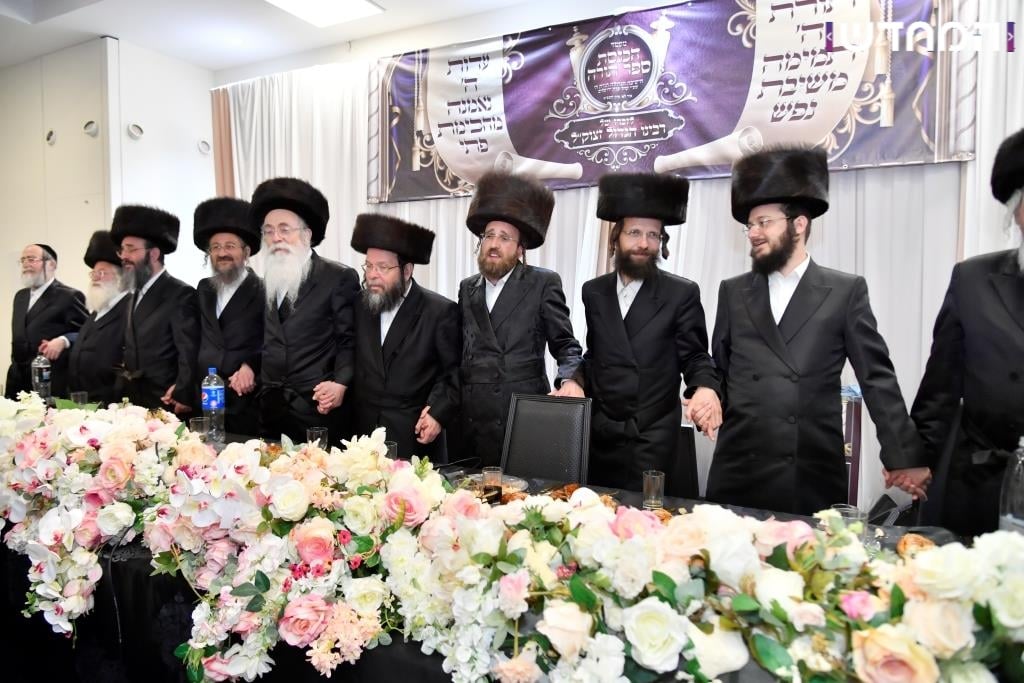 גלריה: הכנסת ספר תורה לקהילת המתמידים