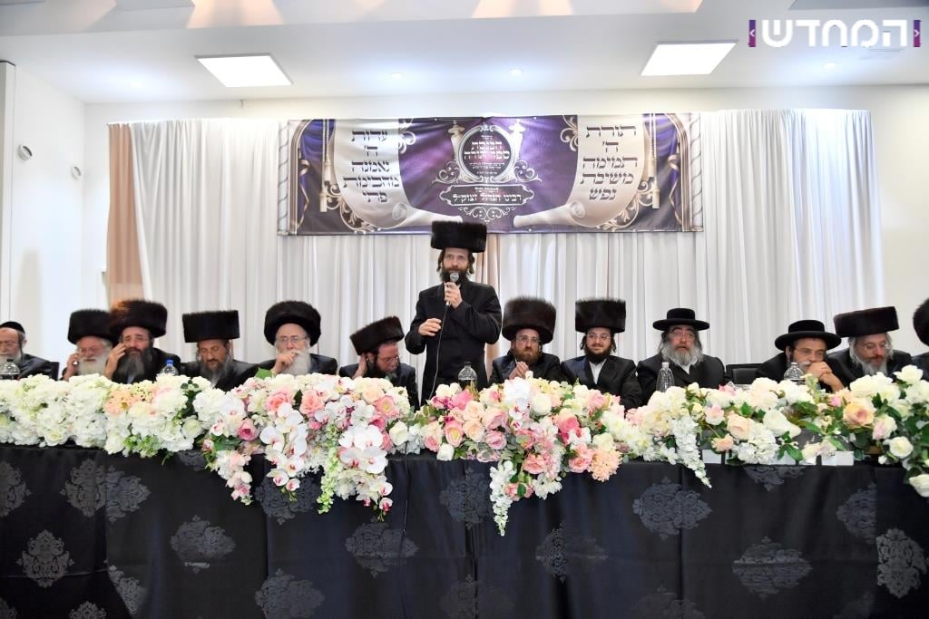 גלריה: הכנסת ספר תורה לקהילת המתמידים