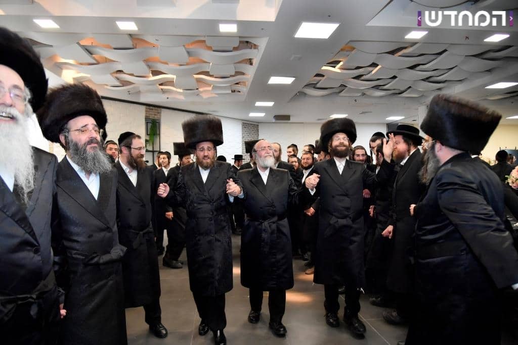 גלריה: הכנסת ספר תורה לקהילת המתמידים