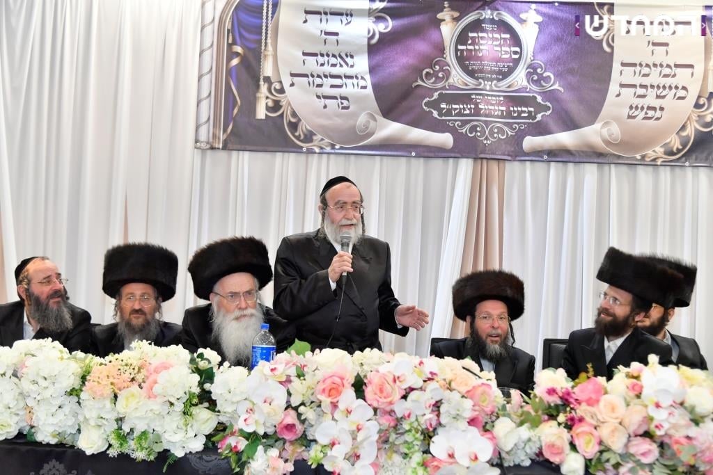 גלריה: הכנסת ספר תורה לקהילת המתמידים