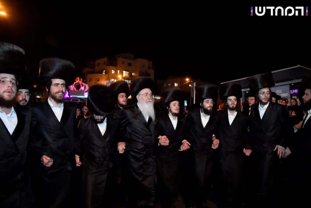 גלריה: הכנסת ספר תורה לקהילת המתמידים