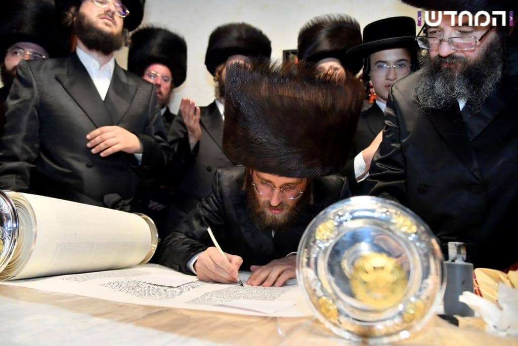 גלריה: הכנסת ספר תורה לקהילת המתמידים