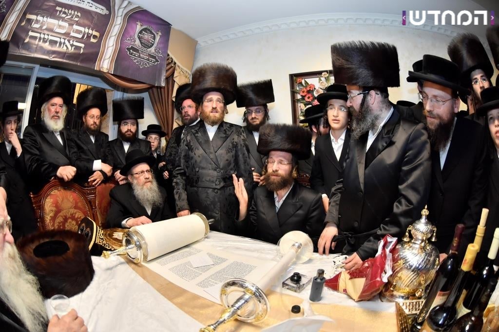 גלריה: הכנסת ספר תורה לקהילת המתמידים