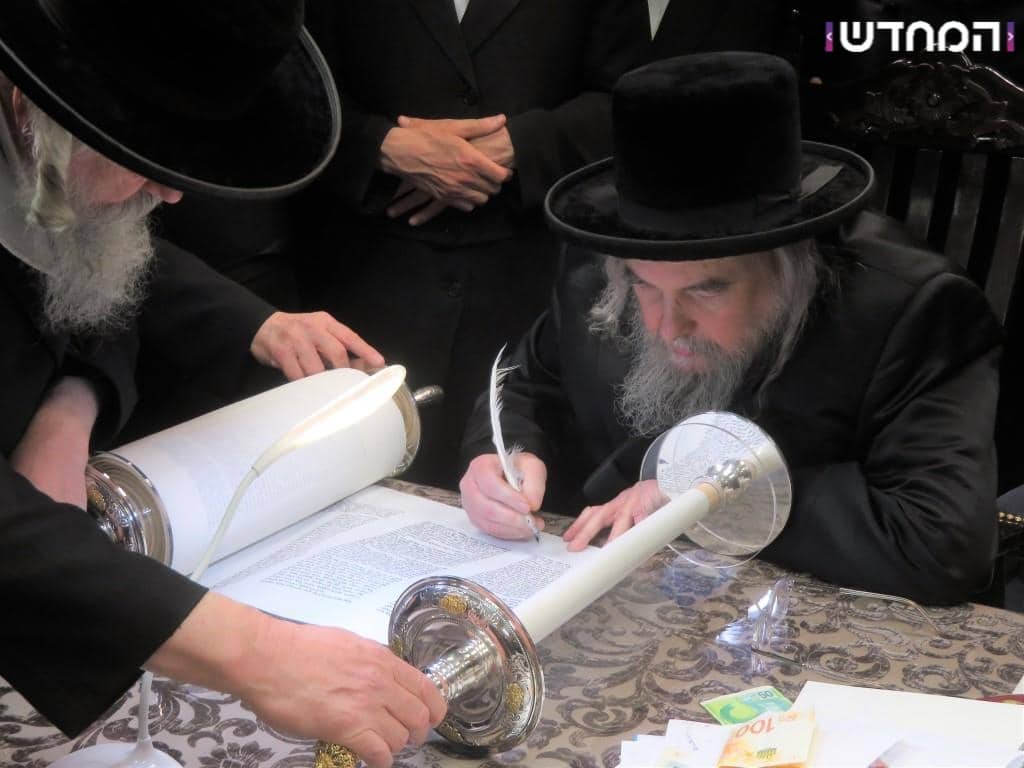 גלריה: הכנסת ספר תורה לקהילת המתמידים