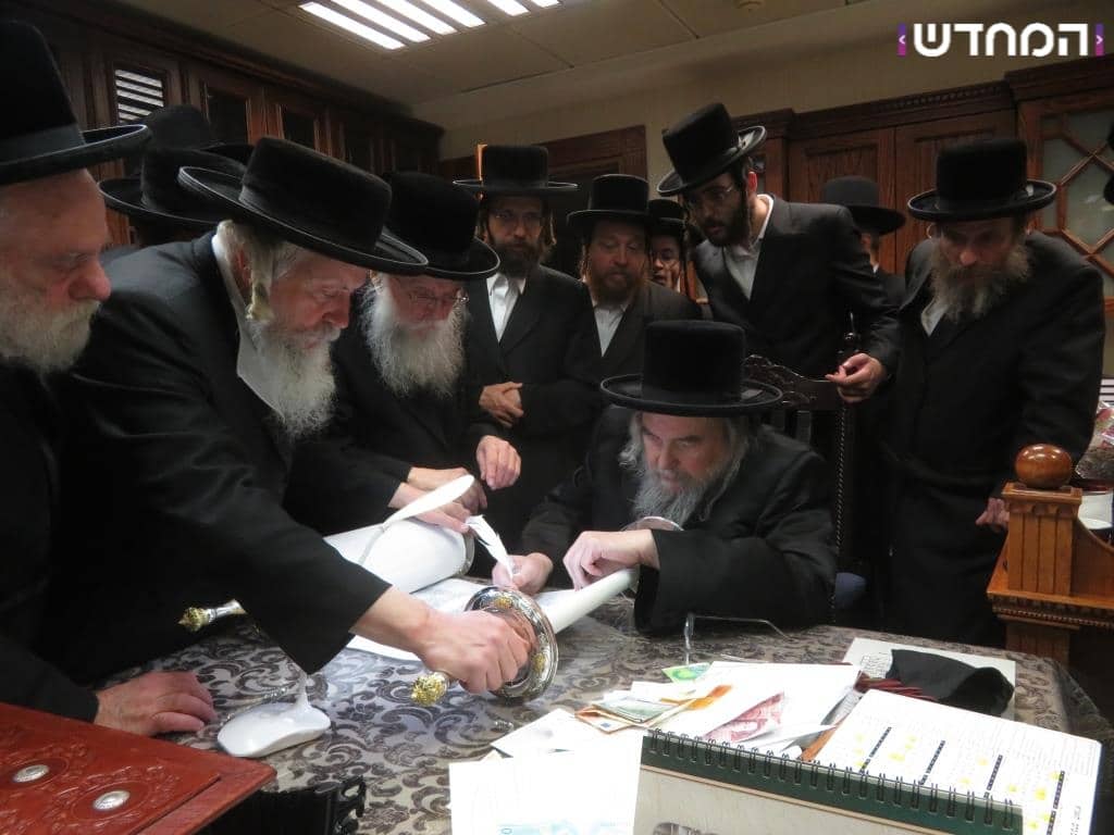 גלריה: הכנסת ספר תורה לקהילת המתמידים