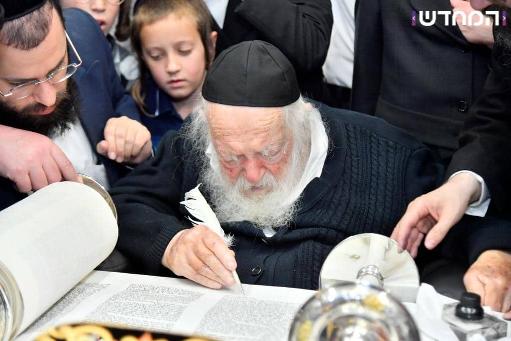 גלריה: הכנסת ספר תורה לקהילת המתמידים