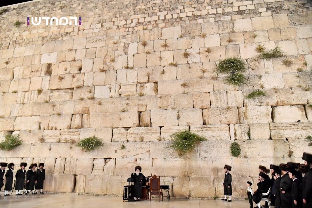 לקראת חתונת הנכד: הרבי הגיע לכותל המערבי