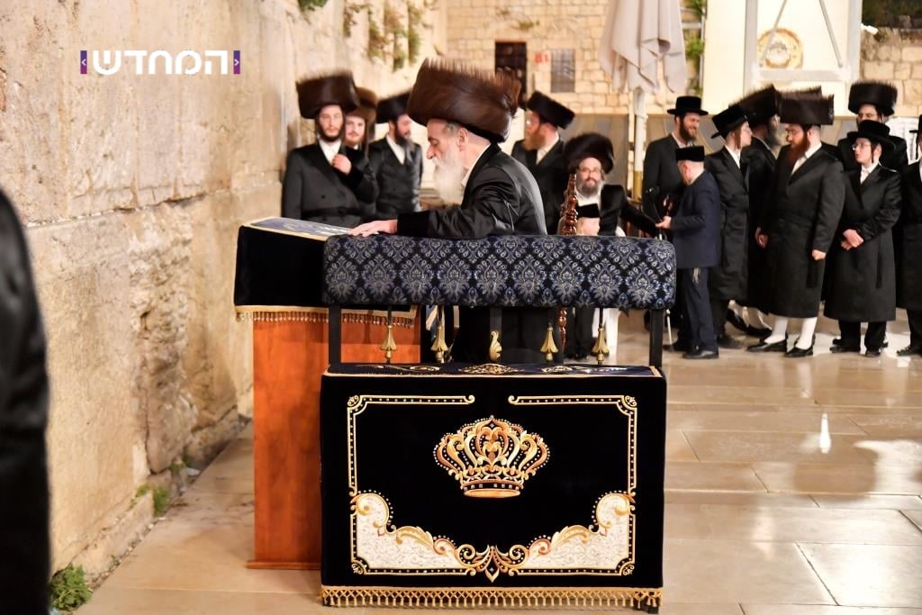 לקראת חתונת הנכד: הרבי הגיע לכותל המערבי