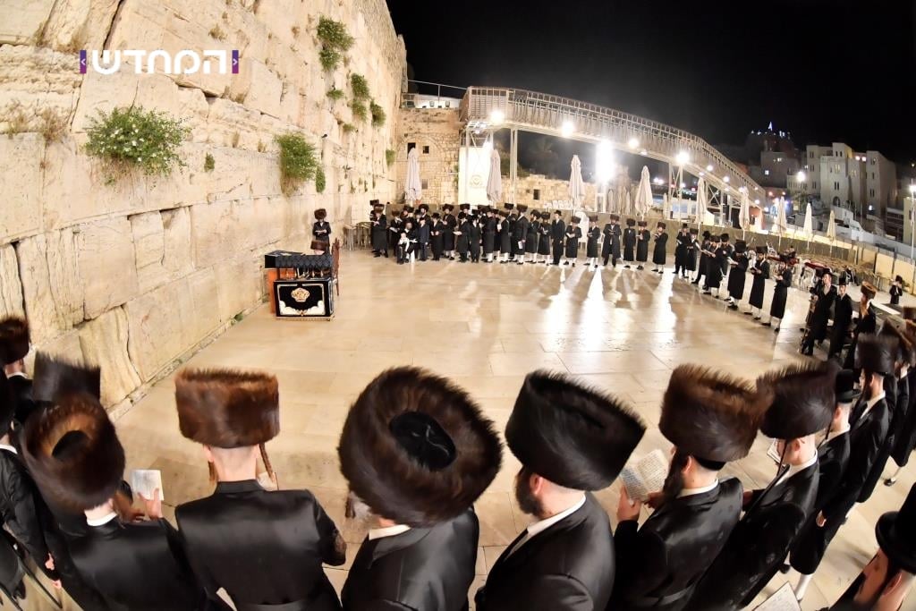לקראת חתונת הנכד: הרבי הגיע לכותל המערבי
