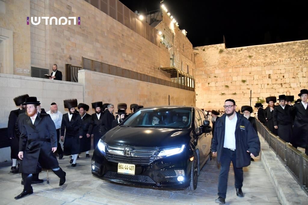 לקראת חתונת הנכד: הרבי הגיע לכותל המערבי