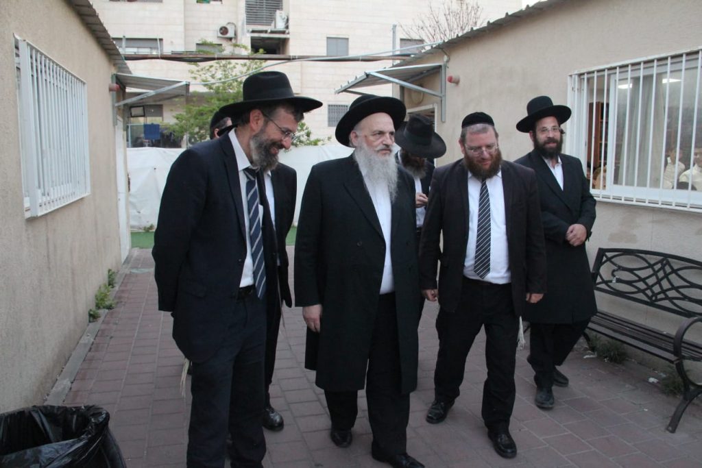 הגר"ח פיינשטיין במסע הכנה לקבלת התורה בהיכלי התורה בעיר אלעד