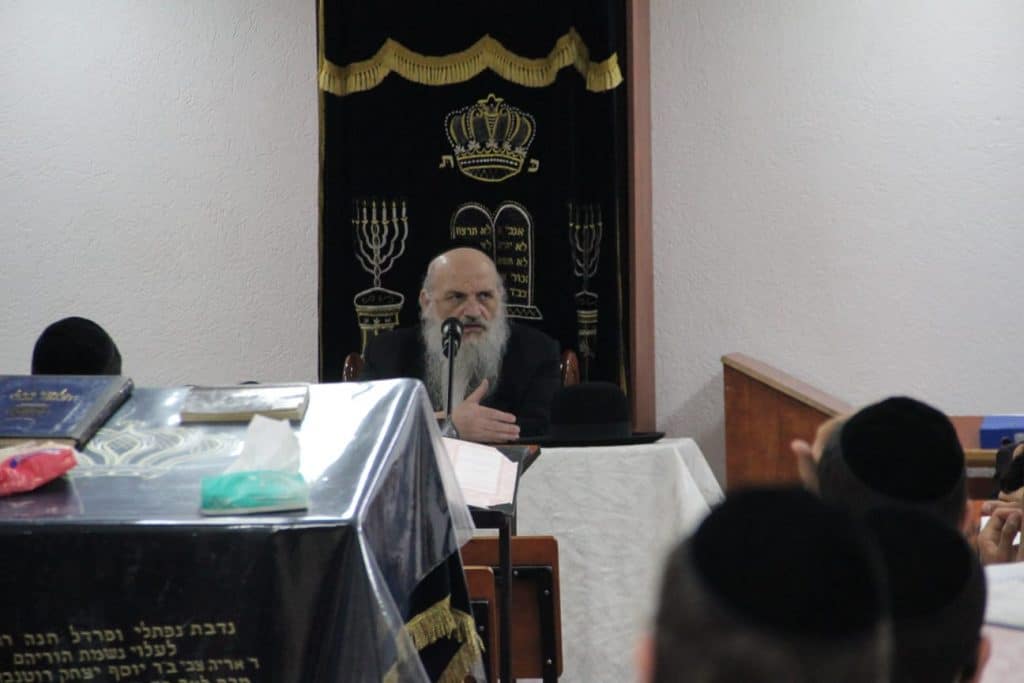 הגר"ח פיינשטיין במסע הכנה לקבלת התורה בהיכלי התורה בעיר אלעד