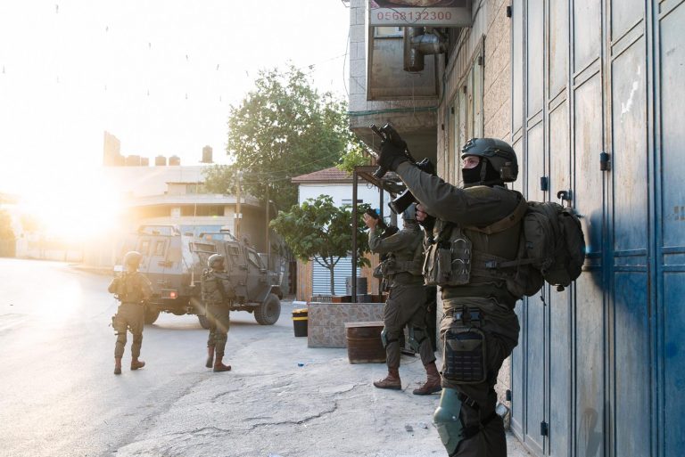 הפיגוע בצומת תפוח: המצוד אחר המחבל נמשך התקיימה שיחת אזהרה למשפחתו