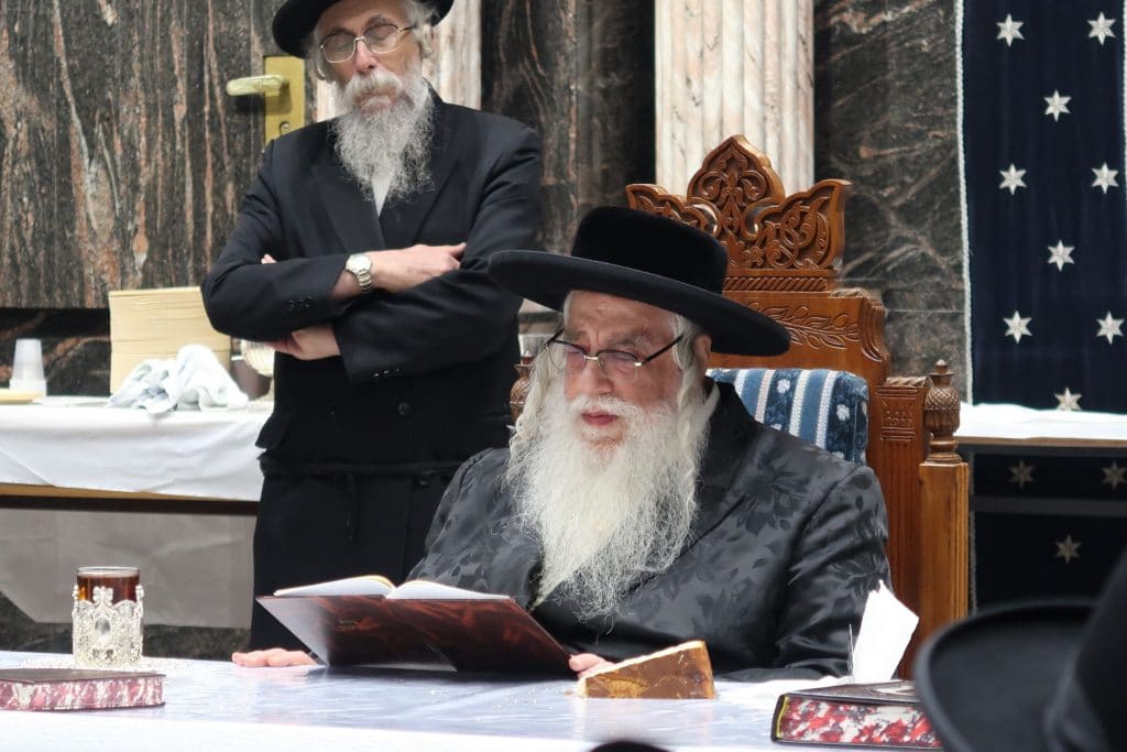 האדמו"ר ירה חץ והדליק את המדורה