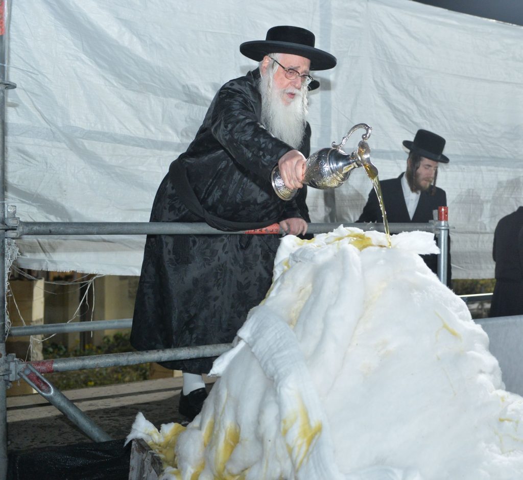 האדמו"ר ירה חץ והדליק את המדורה