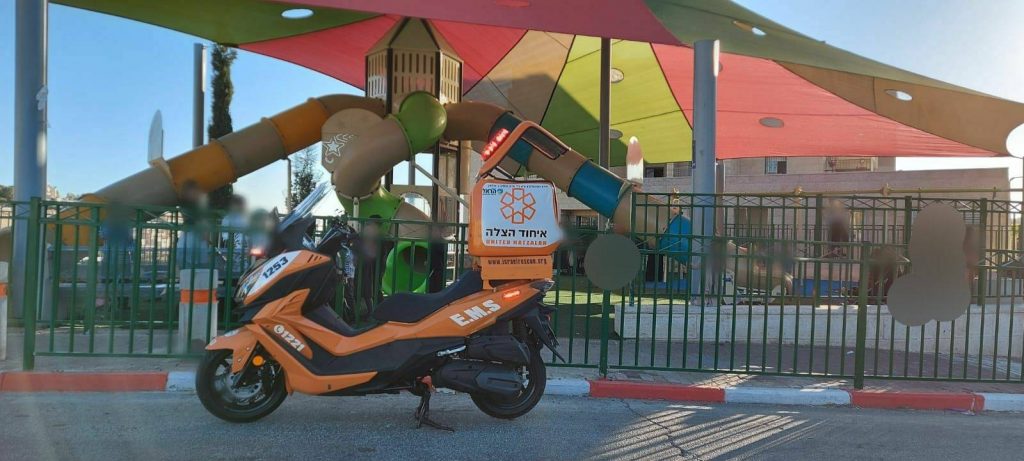 ביתר עילית: ילד נפל ממתקן בגן שעשועים - מצבו בינוני