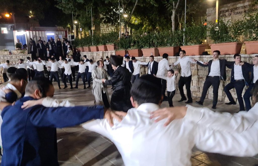 צפו: מאות השתתפו בהילולא המסורתית בקבר דוד המלך