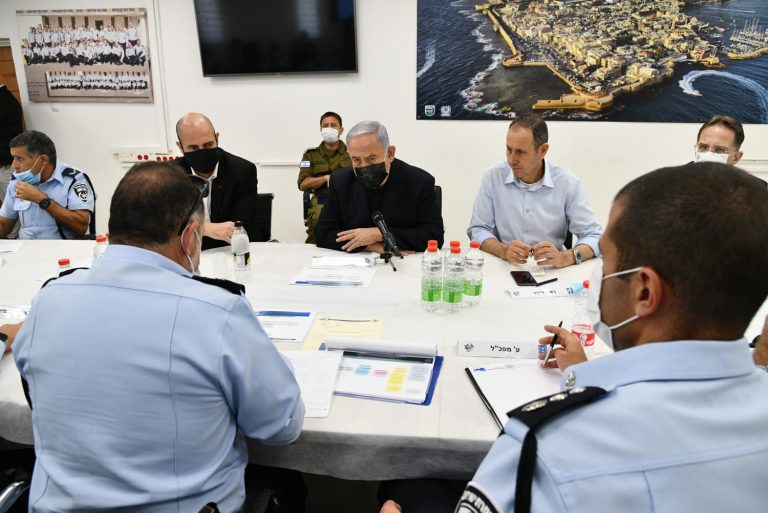 רה"מ נתניהו בביקור בעכו: "נפעל בכל הכוח להחזיר הביטחון לערי ישראל"