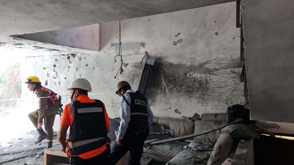 נס באשקלון: פצוע קל בלבד בפגיעה ישירה בבית