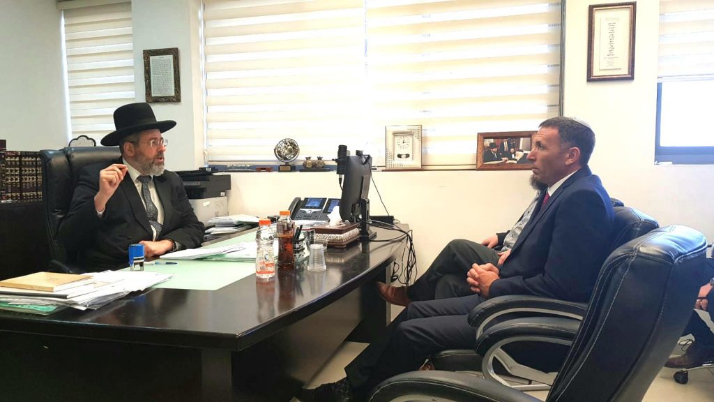 שר הדתות מתן כהנא נכנס לרבנים הראשיים