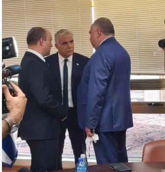 צפו: תמונות, סרטונים, נאומים ולחיצות ידיים