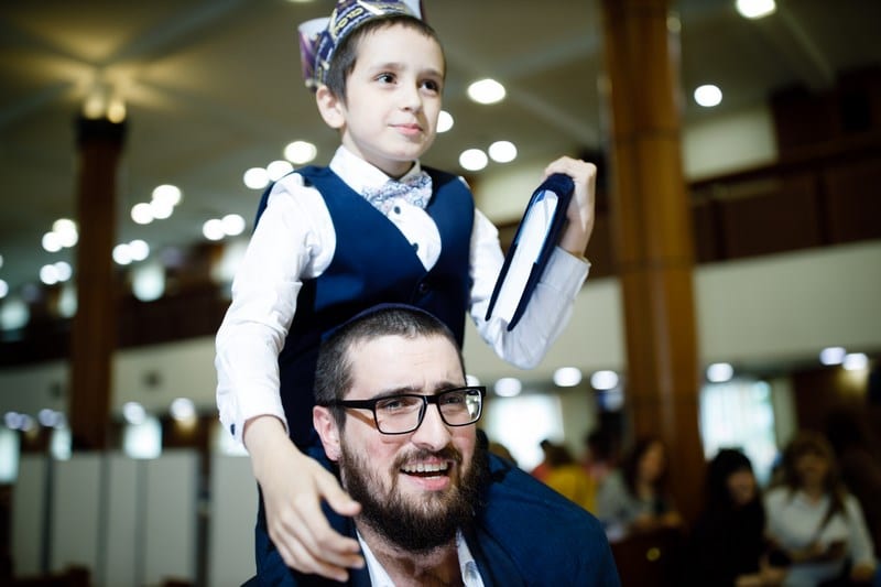 מסיבת חומש לתלמידי כיתה א' בתלמוד תורה "חדר מנחם" במוסקבה