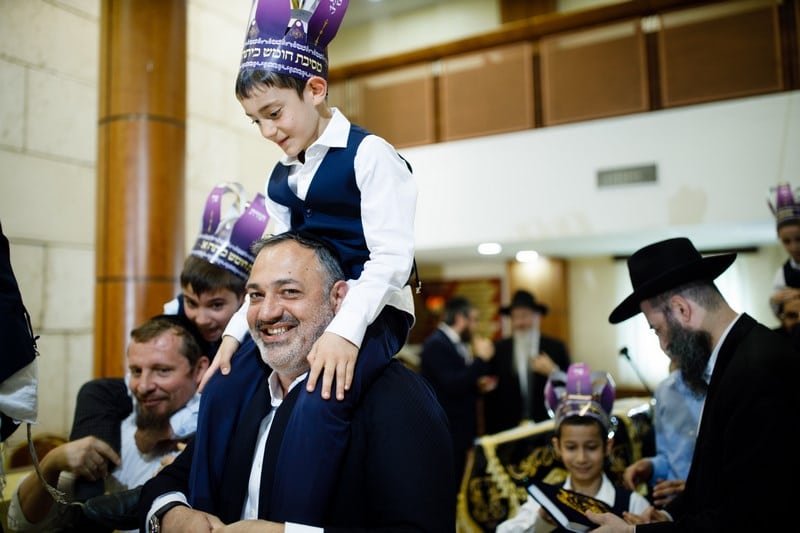 מסיבת חומש לתלמידי כיתה א' בתלמוד תורה "חדר מנחם" במוסקבה