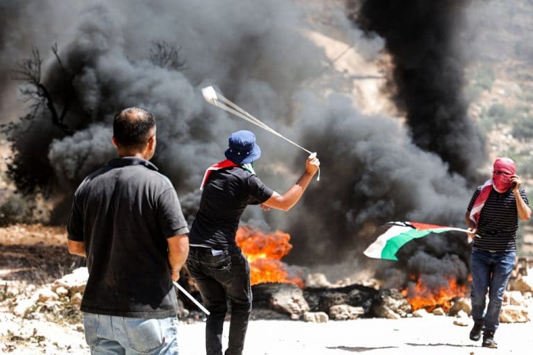 נער פלסטיני נהרג, מחבלת עם סכין נוטרלה