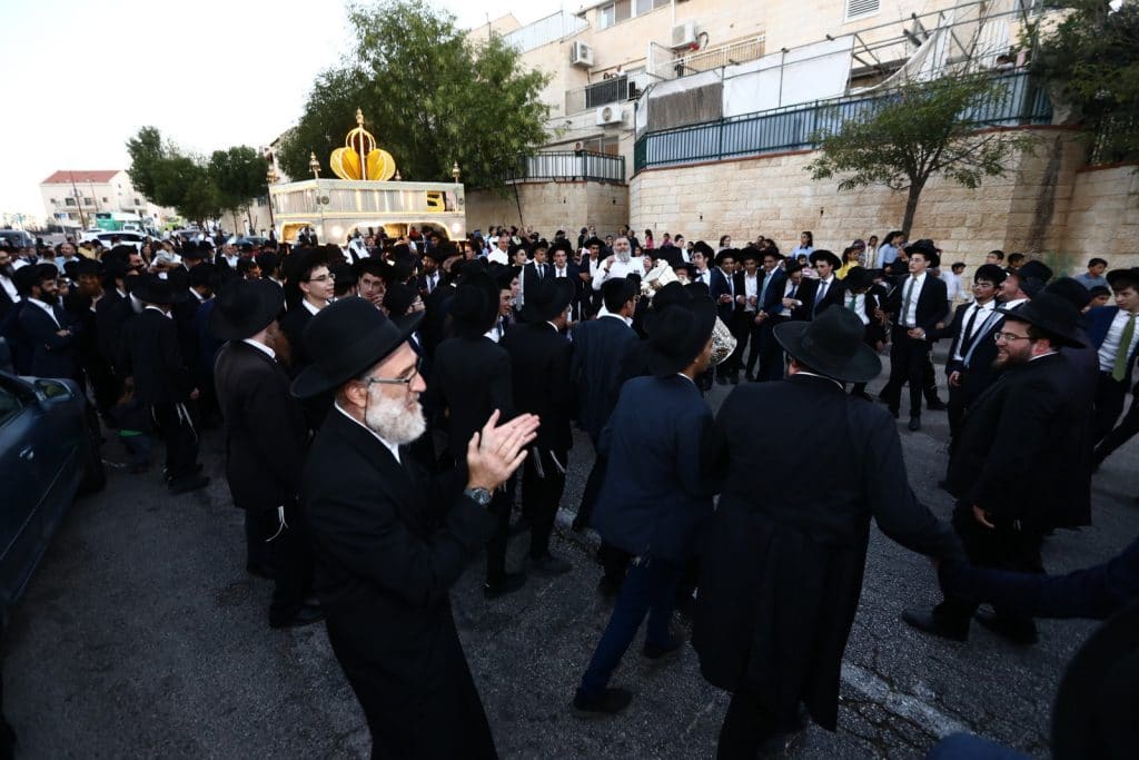 שישו ושמחו לכבוד התורה: הכנסת ספר תורה לישיבה לצעירים בתל ציון