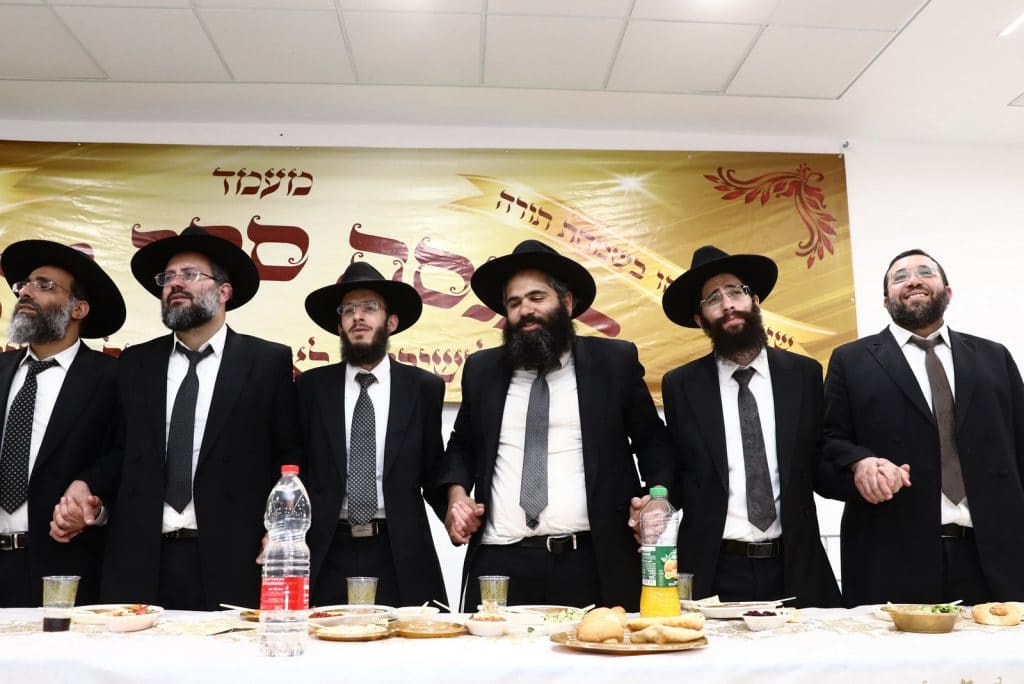 שישו ושמחו לכבוד התורה: הכנסת ספר תורה לישיבה לצעירים בתל ציון