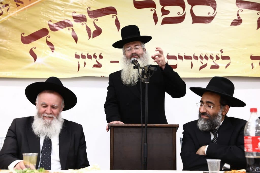 שישו ושמחו לכבוד התורה: הכנסת ספר תורה לישיבה לצעירים בתל ציון