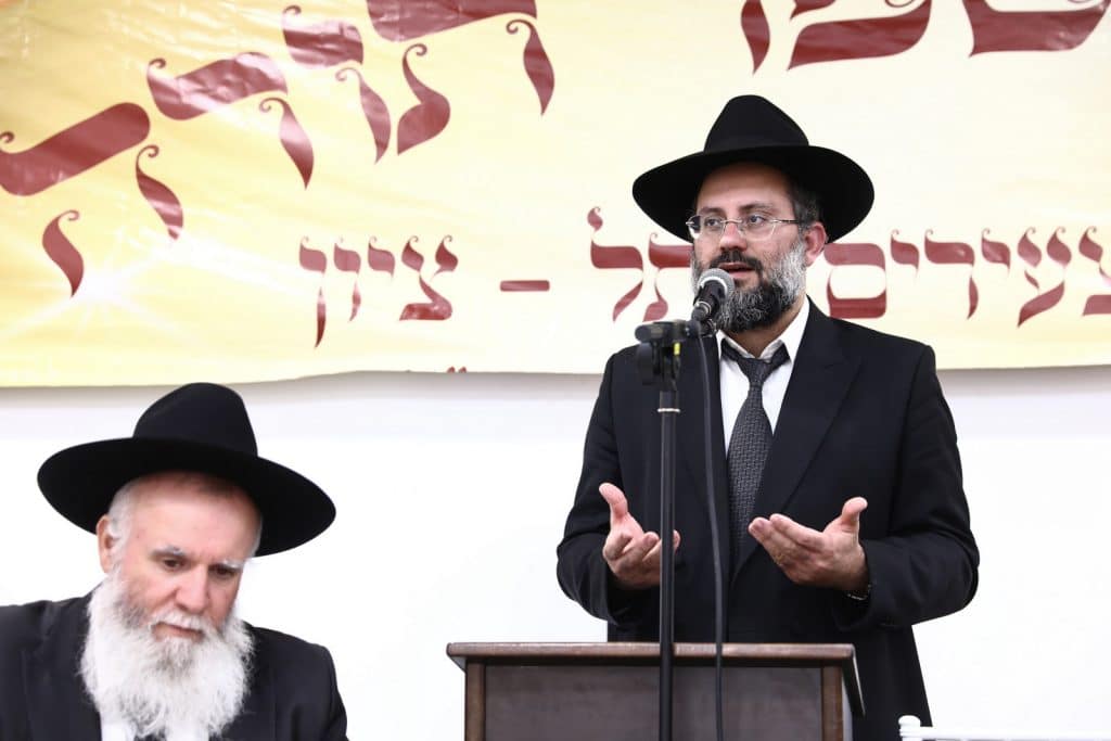 שישו ושמחו לכבוד התורה: הכנסת ספר תורה לישיבה לצעירים בתל ציון