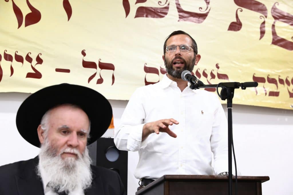 שישו ושמחו לכבוד התורה: הכנסת ספר תורה לישיבה לצעירים בתל ציון