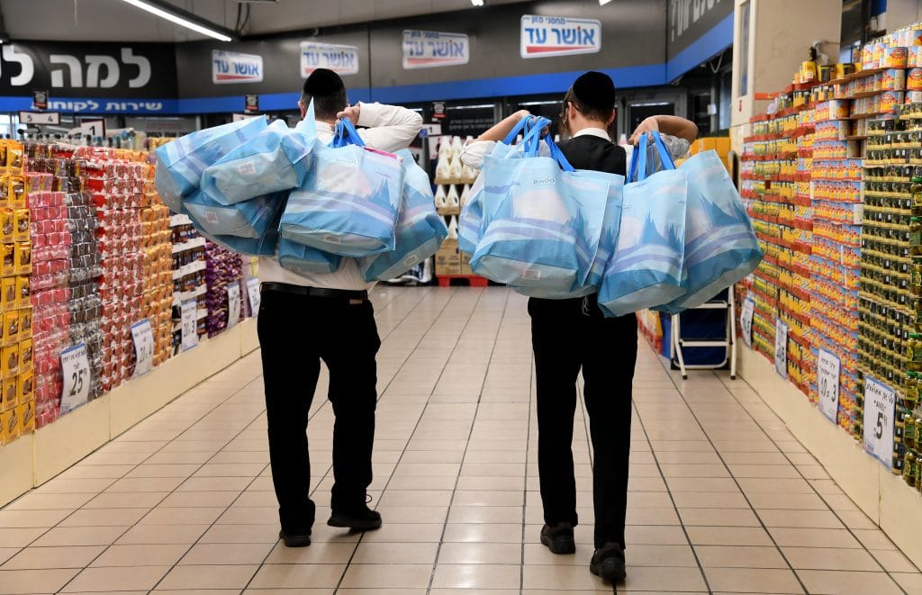 בגלל הפקקים בנמלים: חשש ממחסור במוצרים לחג הפסח