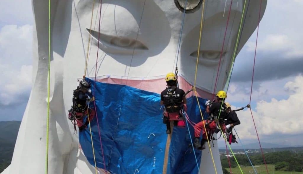 השוטרים 'ארגנו' לגנב מסיבת יום הולדת בתא