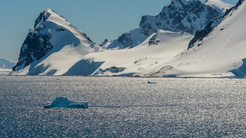הפתק ששרד 95 שנה בתוך בקבוק בנהר • כותרות מהעולם