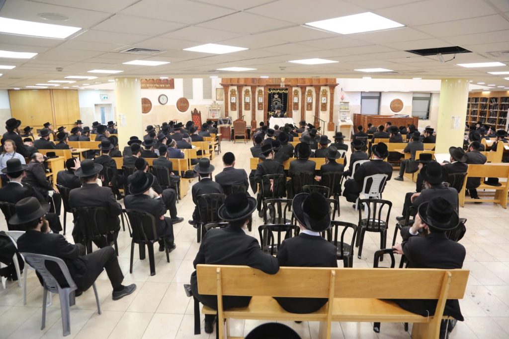 האדמו"ר מתולדות יהודה בשיחה בקאליב