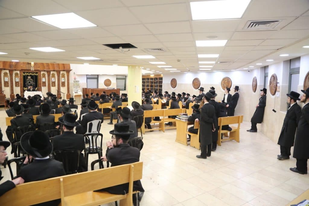 האדמו"ר מתולדות יהודה בשיחה בקאליב