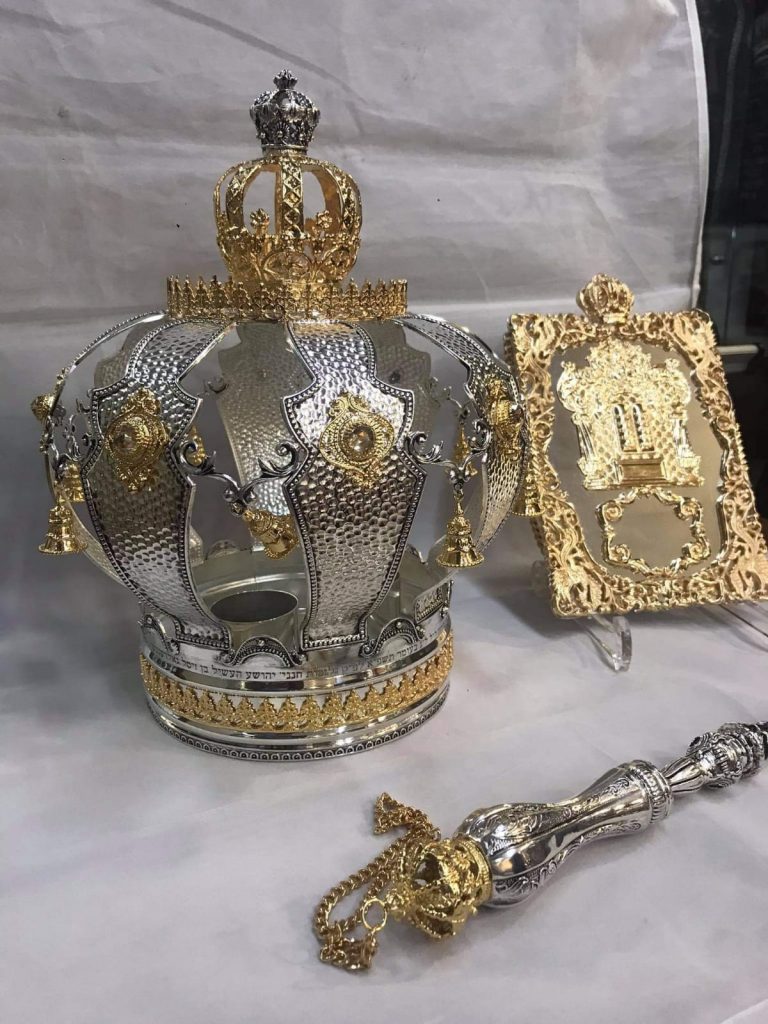 במונסי הכניסו ספר תורה עם שמות כל הנספים