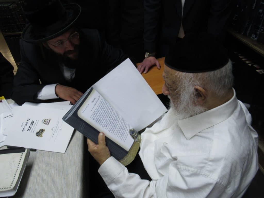 ראש ישיבת 'חיי תורה' עלה לגדו"י עם ספר ה"חבורות" שנכתב ע"י הבחורים