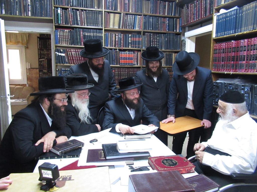 ראש ישיבת 'חיי תורה' עלה לגדו"י עם ספר ה"חבורות" שנכתב ע"י הבחורים