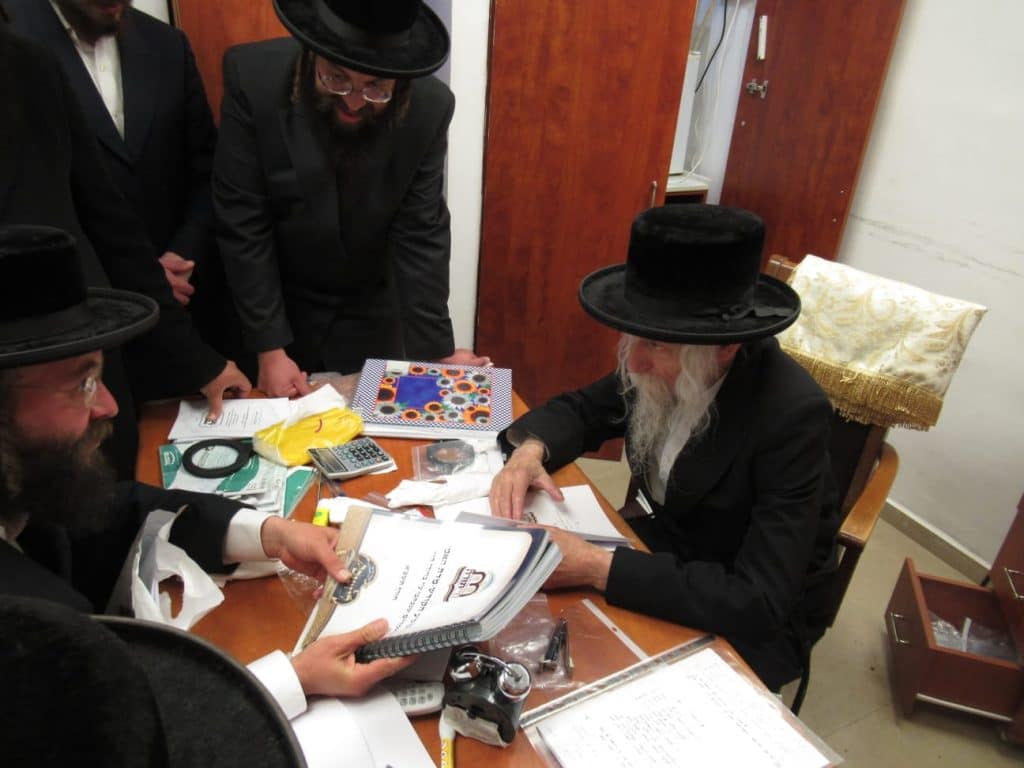 ראש ישיבת 'חיי תורה' עלה לגדו"י עם ספר ה"חבורות" שנכתב ע"י הבחורים