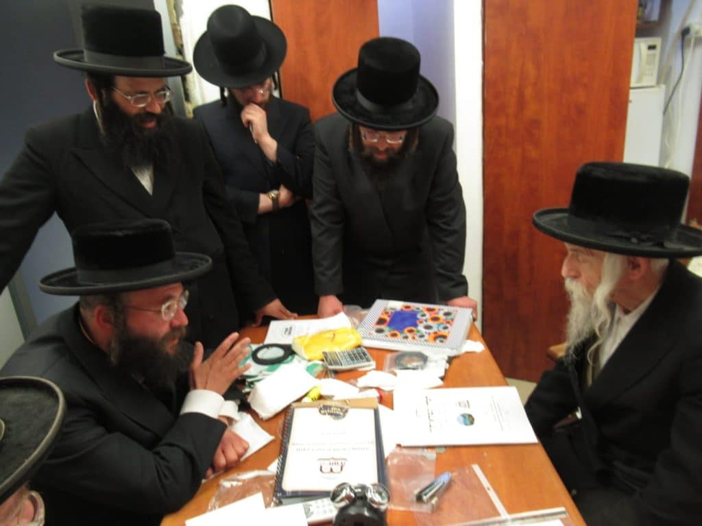 ראש ישיבת 'חיי תורה' עלה לגדו"י עם ספר ה"חבורות" שנכתב ע"י הבחורים