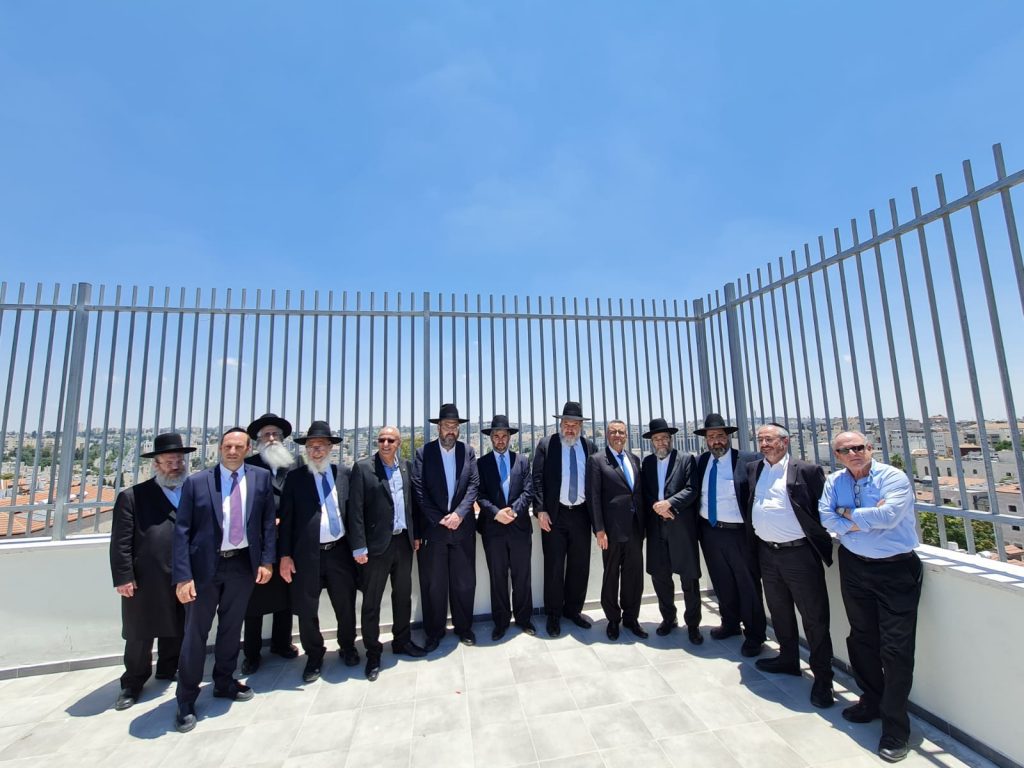 משה ליאון ומשה גפני חולצו מ'בית ישראל'