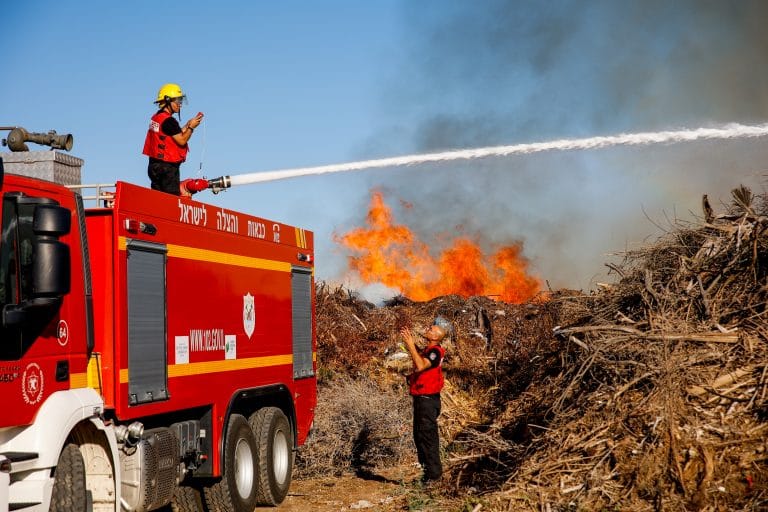 כיבוי שריפות שנוצרו כתוצאה מבלוני תבערה