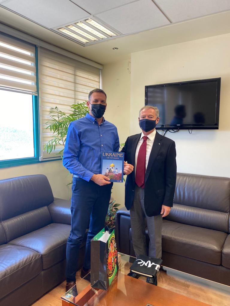 שר הדתות לשגריר אוקראינה: לגבש מתווה עבור כמה יותר טסים