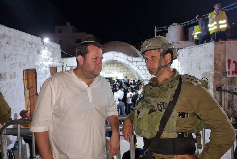 למעלה מ-3000 בני אדם נכנסו הלילה לקבר יוסף